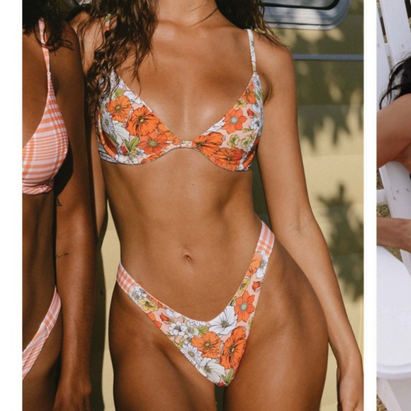 Bikini Bundle 3 top + 1 bottom - Picture 3 of 9